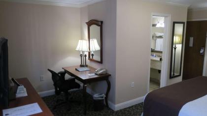 Best Western Plus French Quarter Courtyard Hotel - image 5